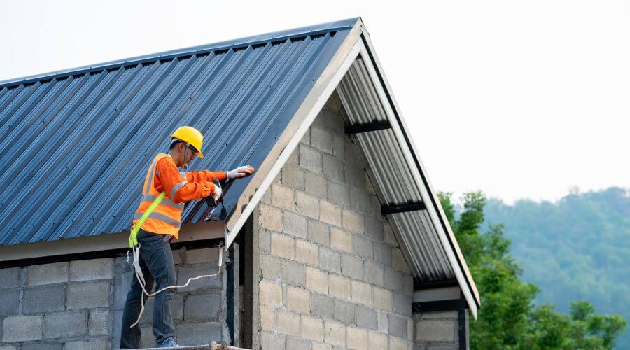 Expert Emergency Roof Repairs services in Compton, IL